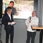 Kai Gosslar und Dirk Krüger von Lecker hoch drei bei der Charity-Gala. Prominenter Besuch (und Gastgeber!) bei der Gala für Lecker hoch drei. V.l.n.r.: Stefan Gwildis, Kai Gosslar, Steffen Henssler, Eva Habermann, Dr. Matthias Riedl. Foto: Martin Brinckmann