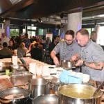Über 100 Gäste kamen zur Charity Gala für "Lecker hoch drei" in 'Hensslers Küche'