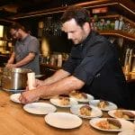 Legte selbst Hand an: Steffen Henssler bei der Charity Gala für "Lecker hoch drei"
